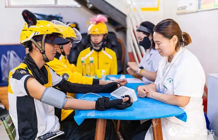 内蒙古呼和浩特:夏日送清凉 关爱沁人心