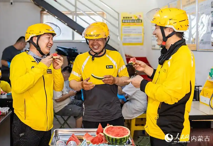 内蒙古呼和浩特:夏日送清凉 关爱沁人心