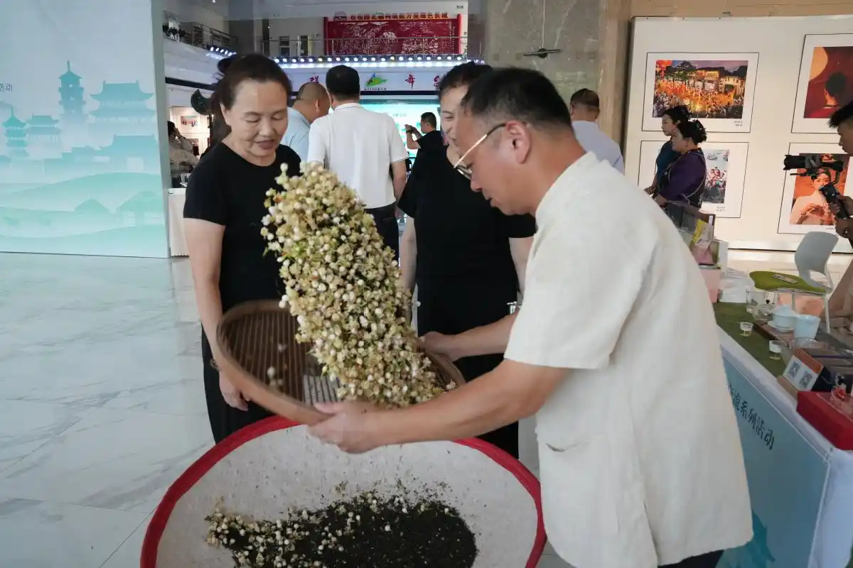 “闽蒙文化交流展”在内蒙古赤峰市启动