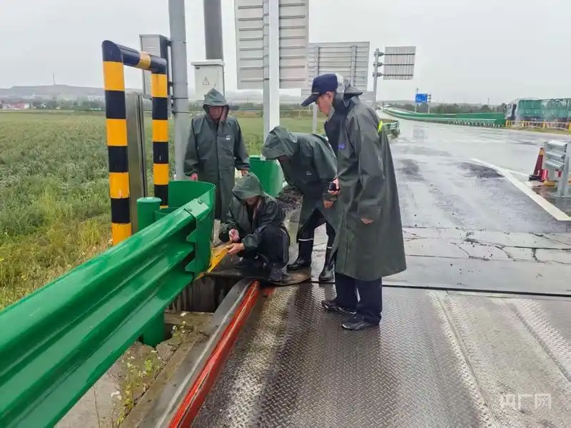 强降雨来袭！内蒙古交通人员在行动