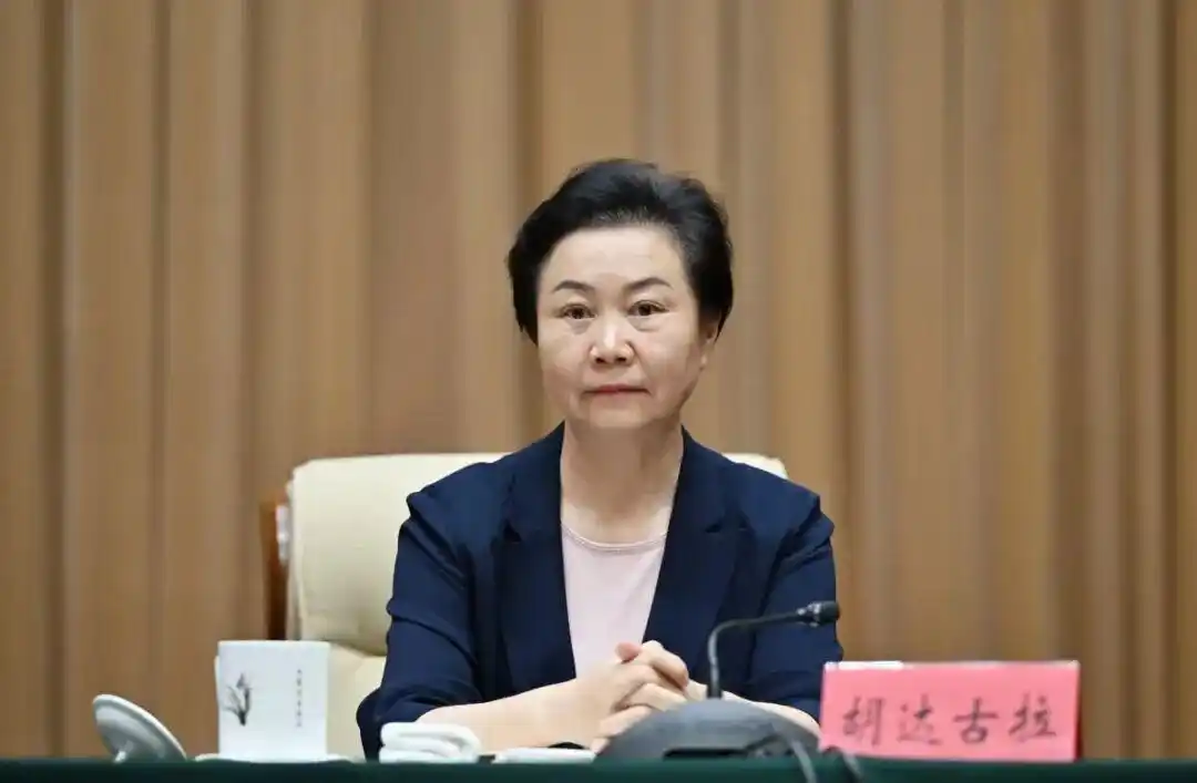 内蒙古自治区党委决定，隋青兼任自治区党委统战部部长，胡达古拉不再兼任这一